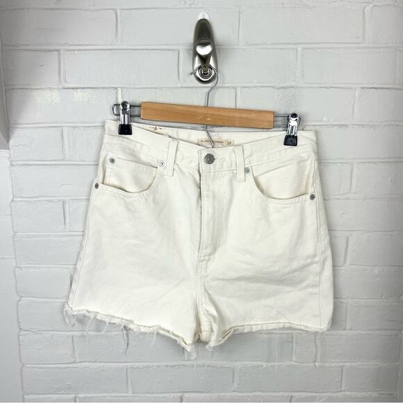 Levi’s Cream 70s High Slim Straight Cutoff Denim Shorts Size 27 - Picture 1 of 9